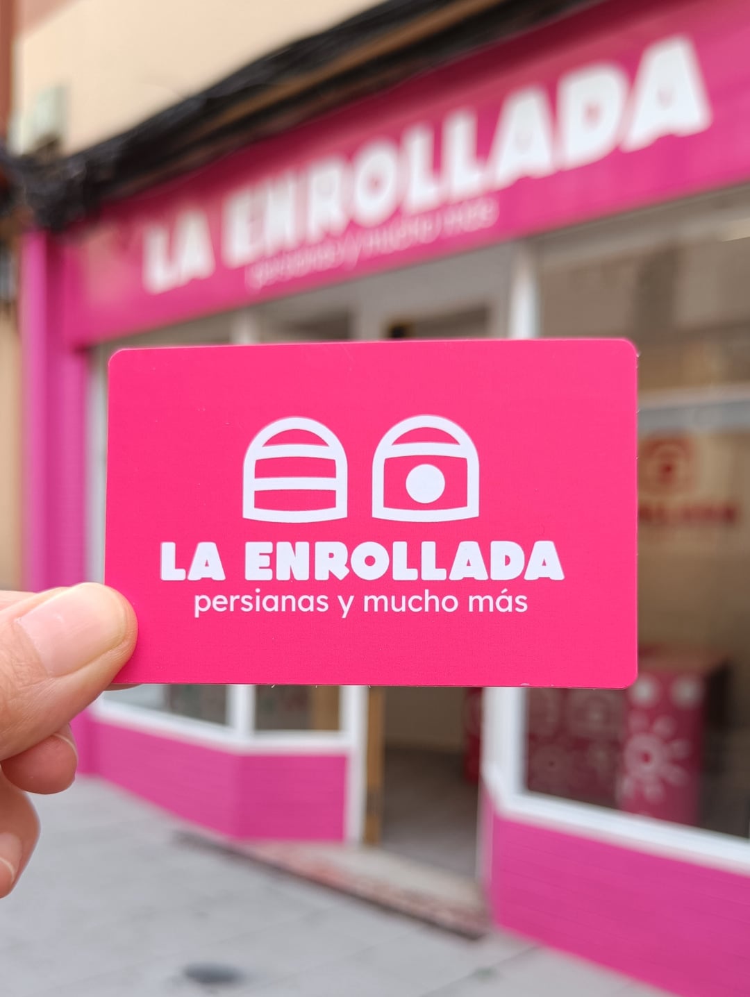 visiby  marketing  etico  interiorismo  decoracion  tiendas  La  Enrollada  persianas  a  coruna  diseno  tarjeta  de  visita  a  coruna